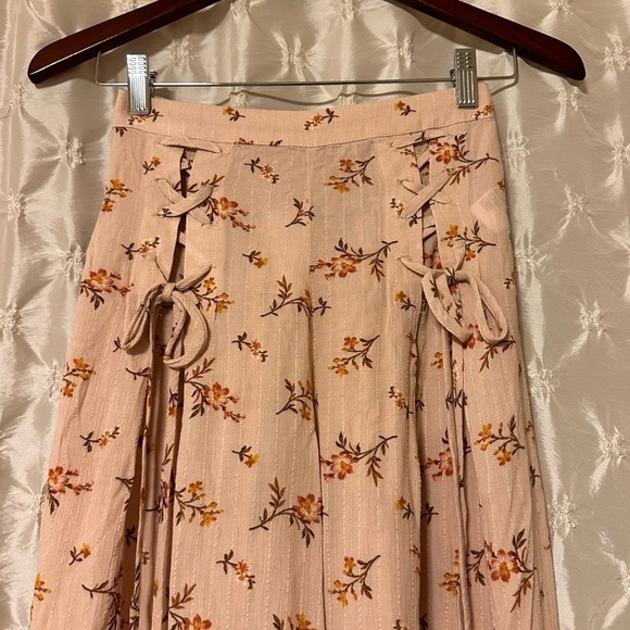 American Eagle Pink Floral Wide Leg Cropped Gaucho Pants - Picture 2 of 11